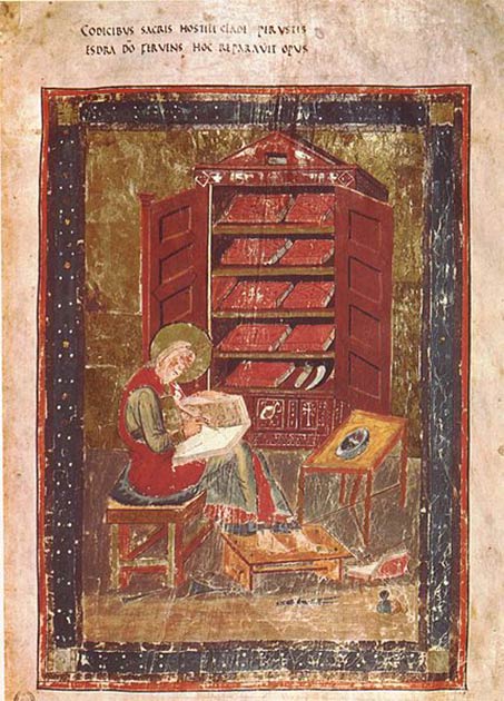 Ezra le Scribe, du Codex Amiatinus, est considéré comme la première personne à avoir lu la Torah publiquement au VIe siècle avant J.-C., après la captivité à Babylone. (Domaine public)
