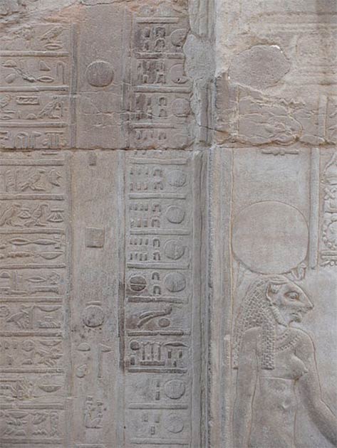 Les anciens Égyptiens ont créé des calendriers solaires et lunaires avancés. Ce calendrier, qui se trouve dans le temple de Kom Ombo, montre des hiéroglyphes pour certains jours du mois. (Ad Meskens / CC BY-SA)