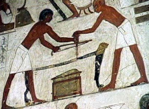 Utilisation d'outils courants pour travailler la pierre dans l'Égypte ancienne.