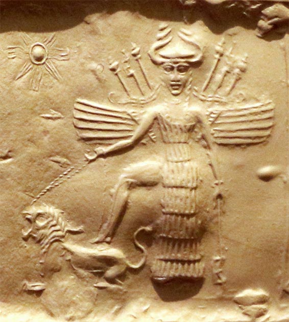 Ishtar comme déesse de la guerre qui est apparue aux Templiers allemands. Elle est équipée d'armes dans le dos, porte un casque à cornes et piétine un lion. Trouvée sur un sceau de l'Empire akkadien, 2350-2150 av. (Sailko / CC BY 3.0)