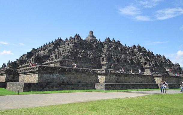 Le temple de Borobudur à Java, où 432 statues de Bouddha sont placées à l'intérieur de stupas individuels. (22Kartika / CC BY-SA 3.0)
