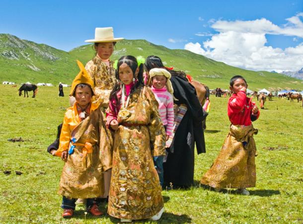 Les peuples tibétains du plateau tibétain ont obtenu le gène de haute altitude EPAS1 des Denisovans. (Antoinetav / CC BY-SA 3.0)