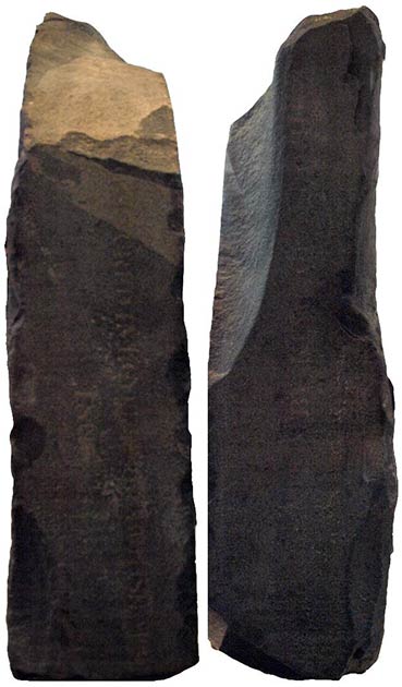 Les côtés gauche et droit de la pierre de Rosette, contenant les faibles inscriptions anglaises disant (L) 