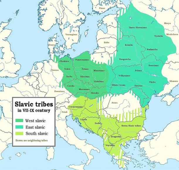 Carte des tribus slaves au VIIe et IXe siècle montrant l'étendue de l'expansion des différentes tribus slaves qui a entraîné des changements dans leur langue. (Jirka.h23 / CC BY-SA)