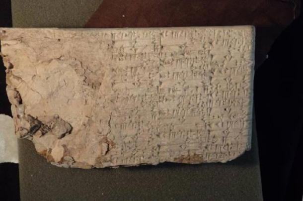 Une tablette cunéiforme importée illégalement par Hobby Lobby en 2007. (Domaine public)