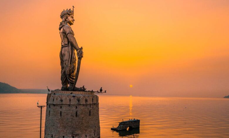 Statue of Raja Bhoja in Bhopal at the time of sunset. Source: yash / Adobe Stock