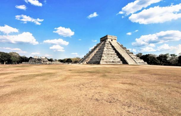 La grande place de Chichén Itzá