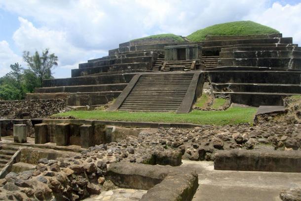 La pyramide principale de Tazumal, mieux conservée (vue de l'ouest), située dans la jungle de Chalchuapa, au Salvador (Mariordo (Mario Roberto Durán Ortiz) / CC BY-SA 3.0)