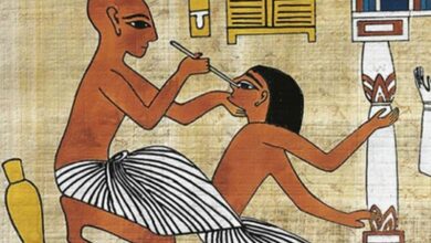 A doctor performing eye surgery. The Ebers Papyrus discusses medical techniques and remedies. Source: Articles sur l’Egypte et son historie