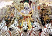 Krishna driving a chariot with Arjun behind in Mahabharata