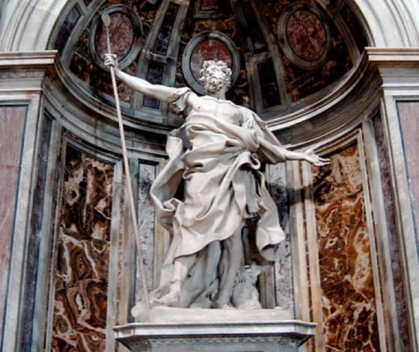 La statue de Saint Longinus tenant la Sainte Lance dans la Basilique Saint-Pierre, Rome (domaine public)
