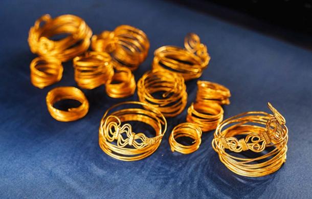 Bracelets et colliers de bijoux en or de l'Égypte ancienne (EdNurg / Adobe Stock)