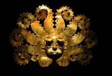 Ancient Peruvian mask made of gold (Carlos Santa Maria / Adobe Stock)