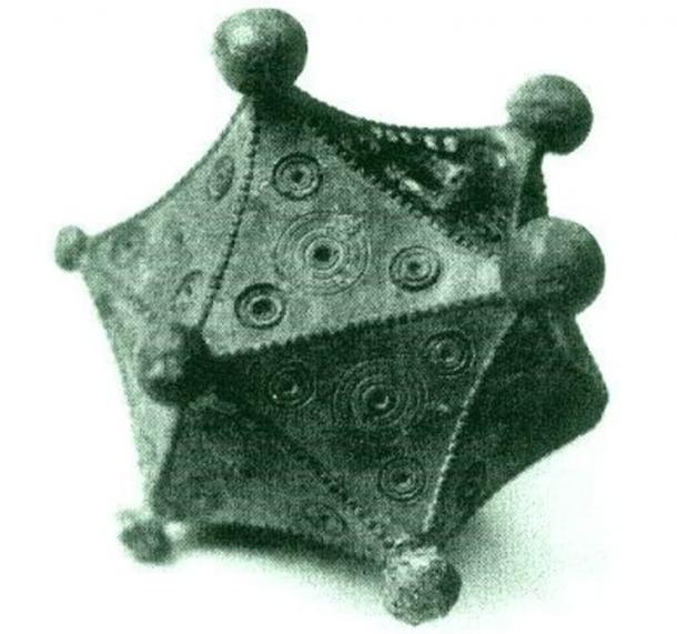 L'icosaèdre romain découvert par Benno Artmann