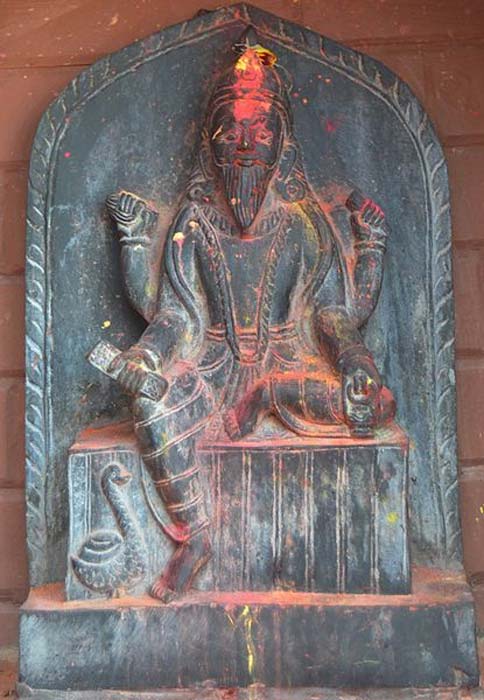 Une statue de Visvakarman, l'ingénieur de l'univers. Suraj Belbase/Wikimedia Commons, CC BY-SA