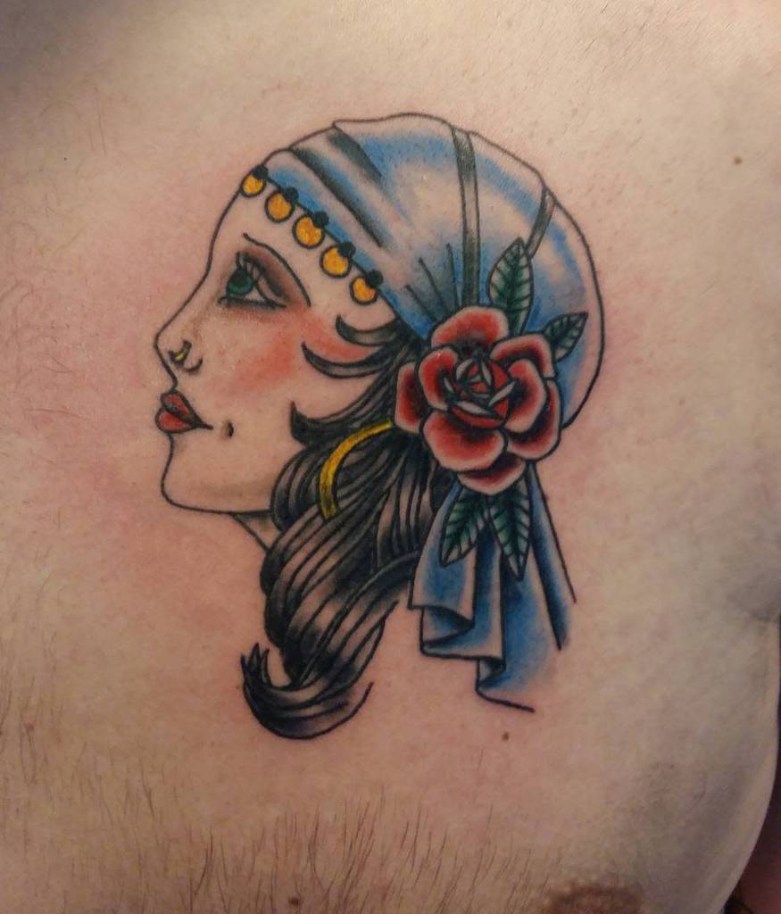 Tatouages gitans roses à l'aquarelle ster.tattoo