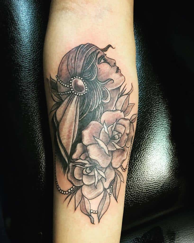 tatouages de roses gitanes sur l'avant-bras inkii_xd