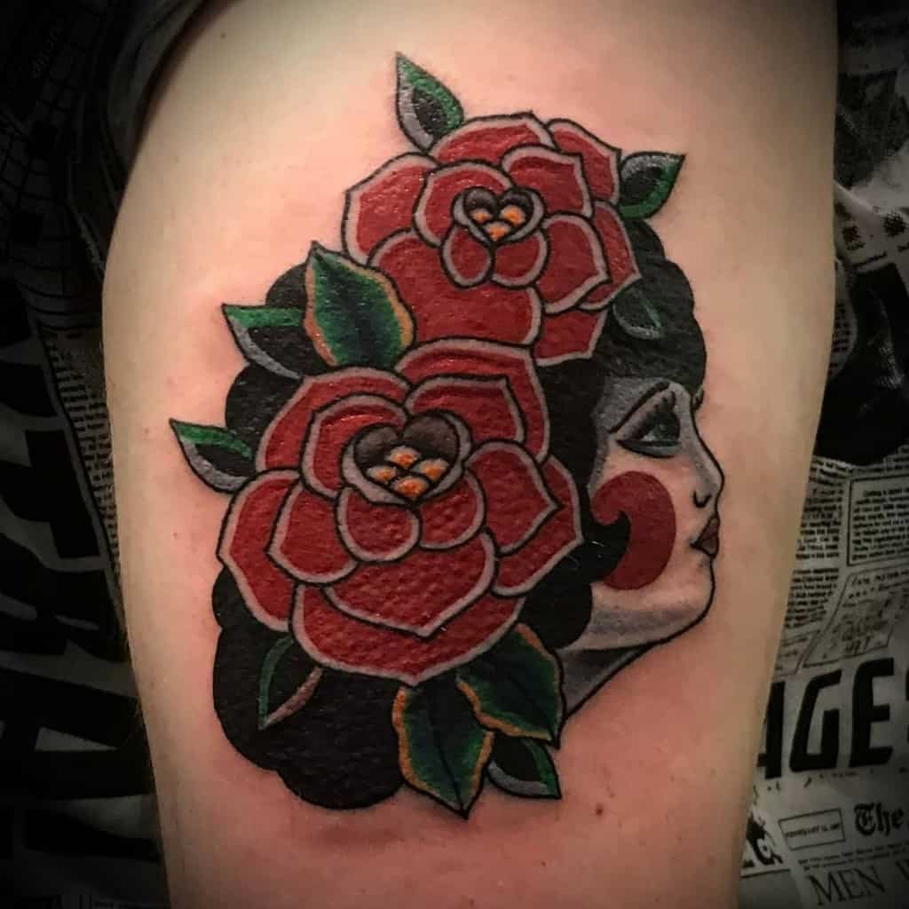 tatouages de roses tsiganes sur les cuisses d.k.wellburn
