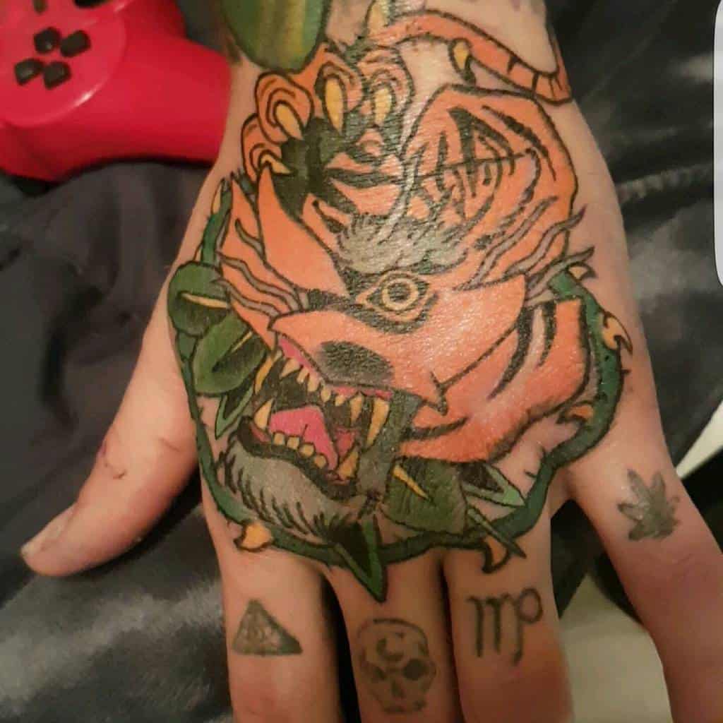 main tigre rose tatouages jakkecole