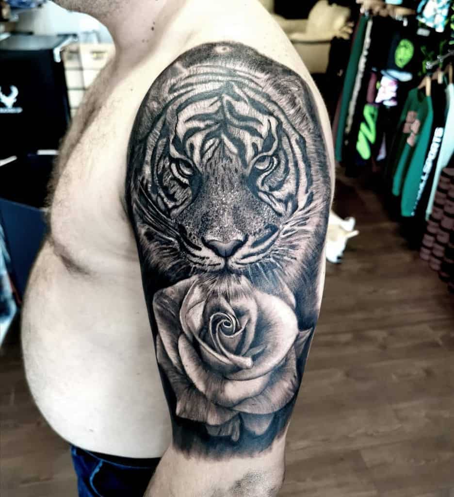 blackwork tiger rose tattoos maciejmuskalatattoo