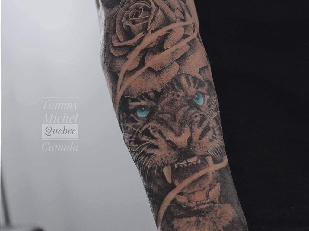 tatouages réalistes de roses tigrées tommymichel_tattoo