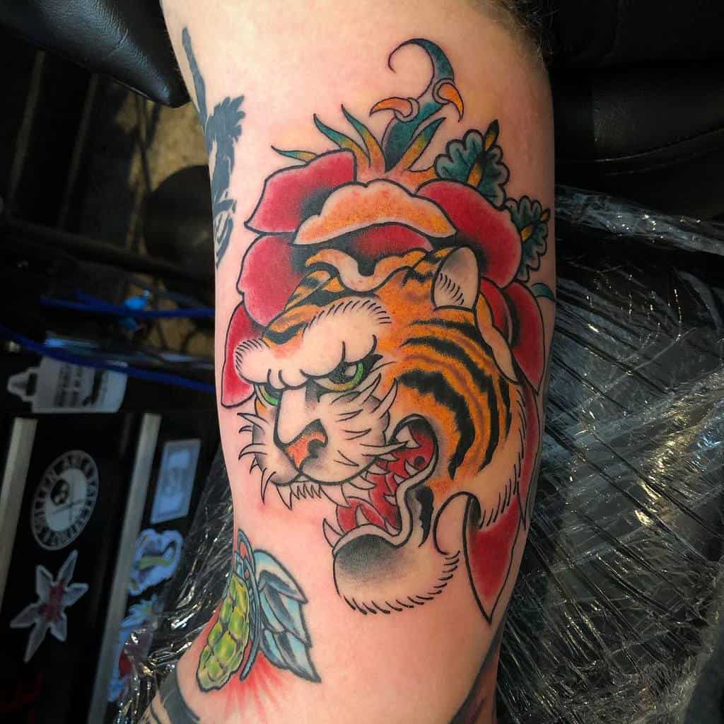 bras tigre rose tatouages beartats