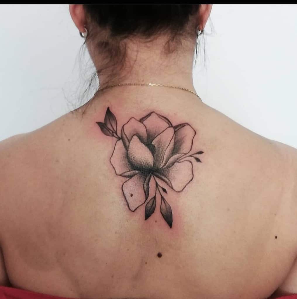 dos magnolia tatouages maddalenagiordani_tattoo