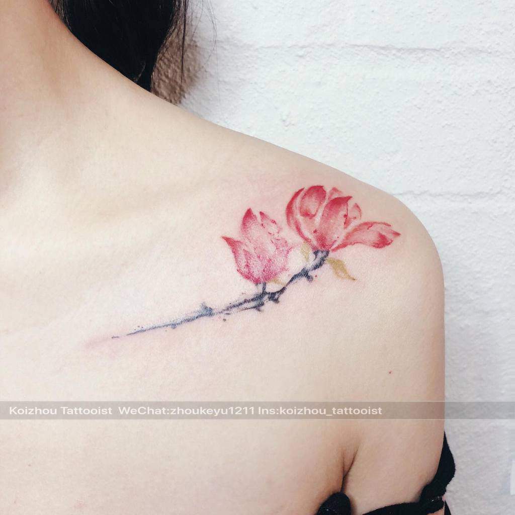 Tatouages de magnolia d'épaule koizhou_tattooist