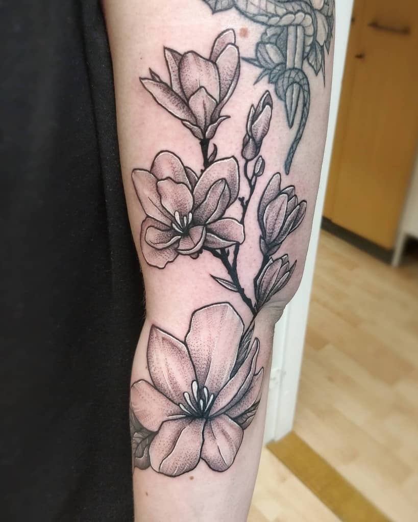 blackwork magnolia tattoos rottentattoo.studio
