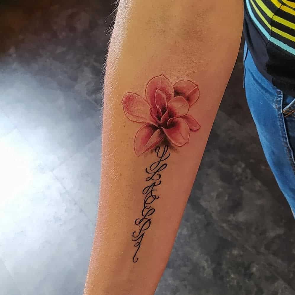 tatouages de magnolia sur l'avant-bras boudou_tattoo