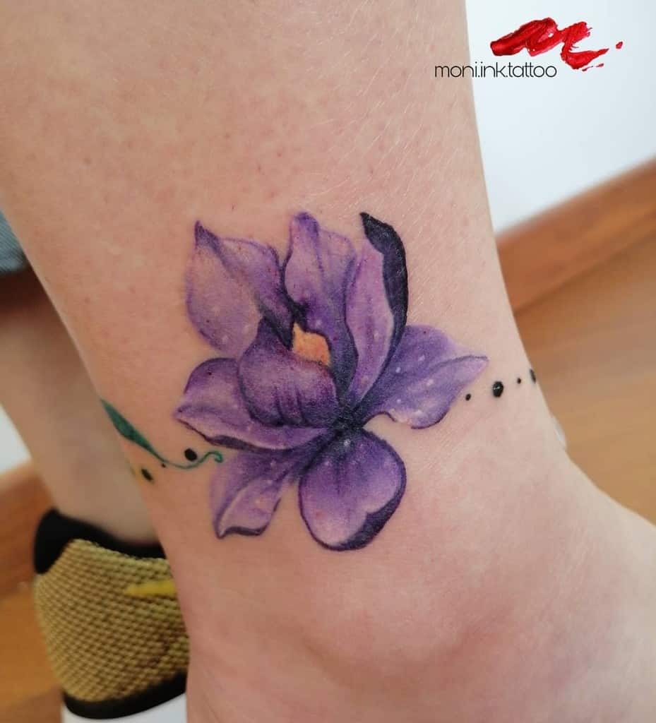 Tatouages de cheville magnolia moni.ink.tattoo