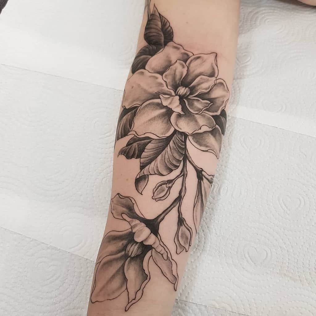 tatouages de magnolia sur l'avant-bras fe.tattoo