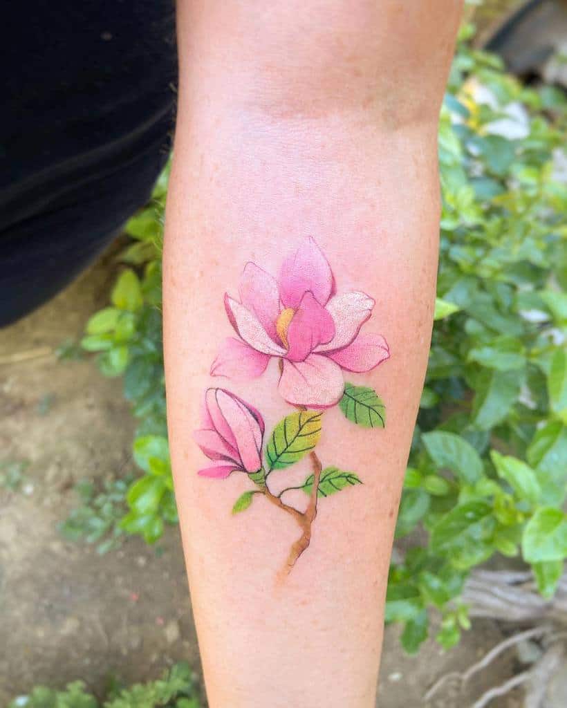 Tatouages réalistes en magnolia newtattoo_qiqi