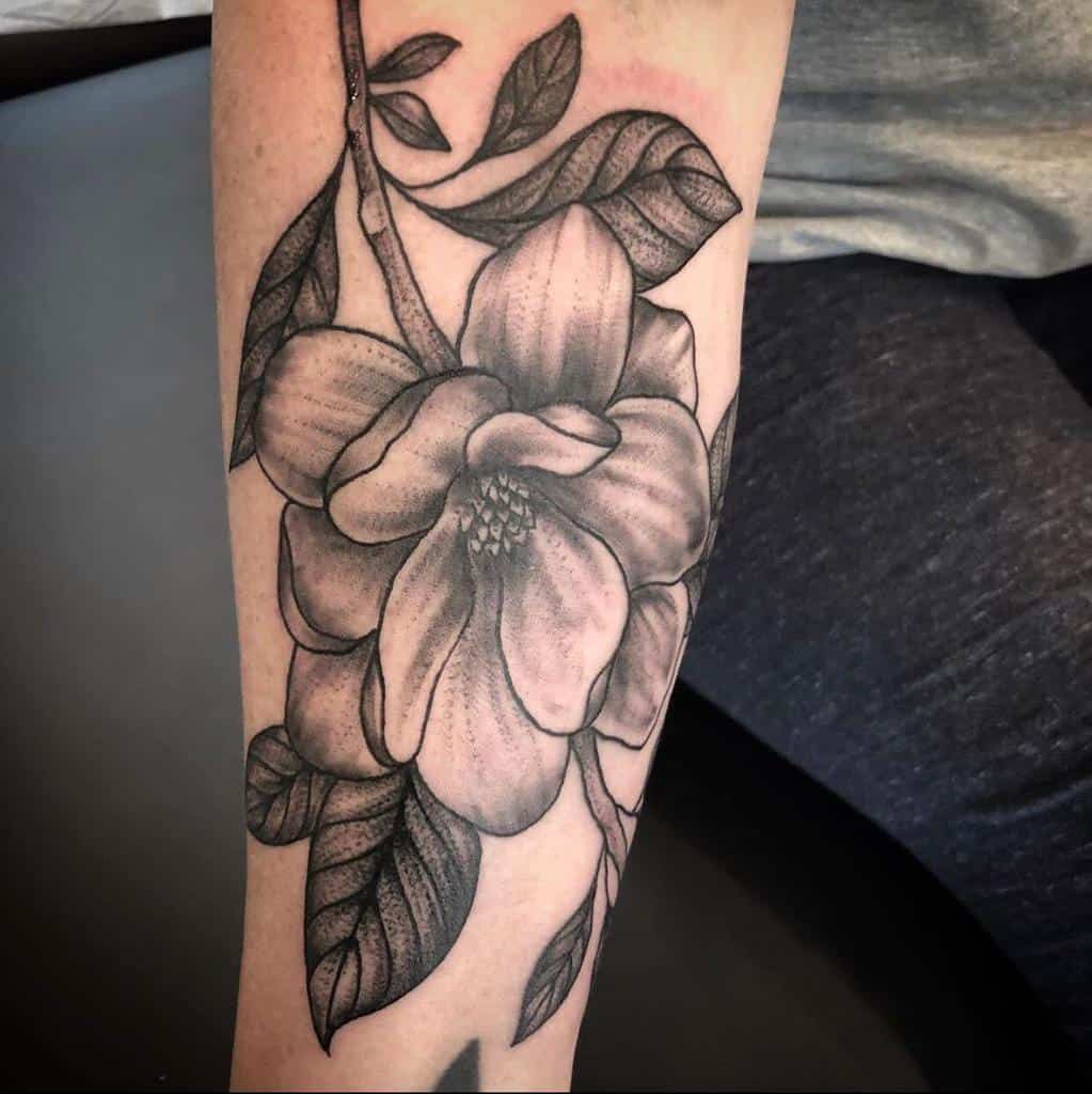 tatouages de magnolia sur l'avant-bras ascensiontattoonc