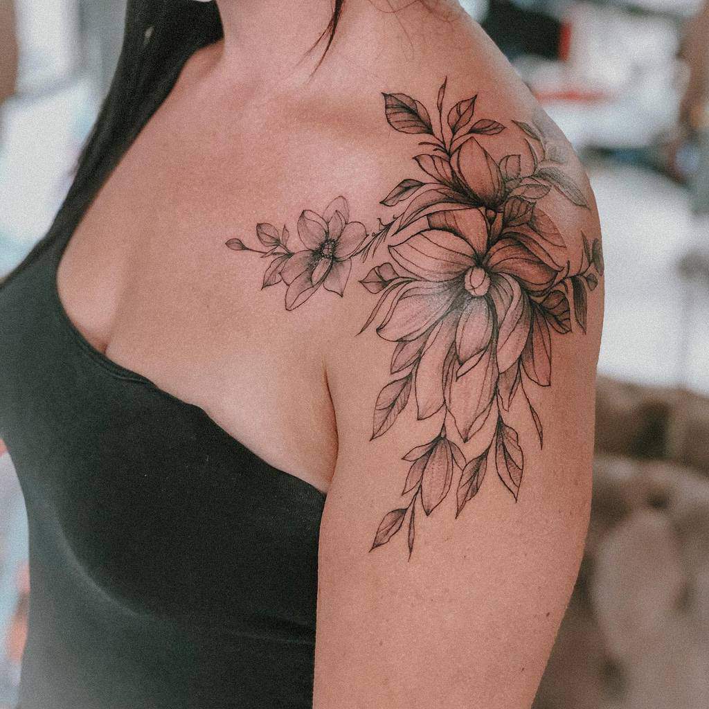 tatouages de magnolia d'épaule ghazal_jafari_tattoo_art