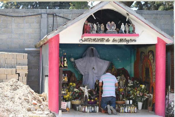 Un sanctuaire dédié à Santa Muerte 