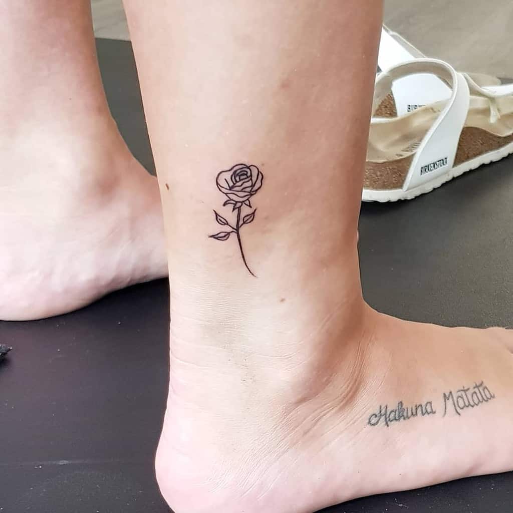 cheville minuscule rose tatouages tatouage_ess