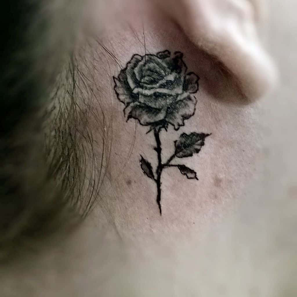 oreille minuscule rose tatouages negro_saul_tats