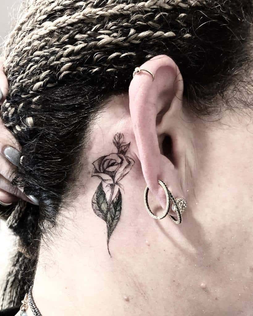 oreille petite rose tatouages noaholinger