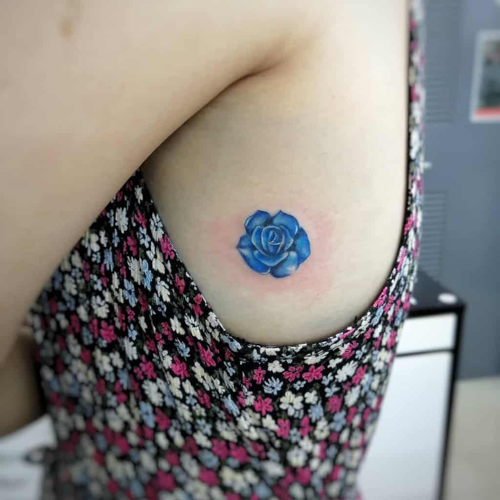 côté minuscule rose tatouages maaai1506