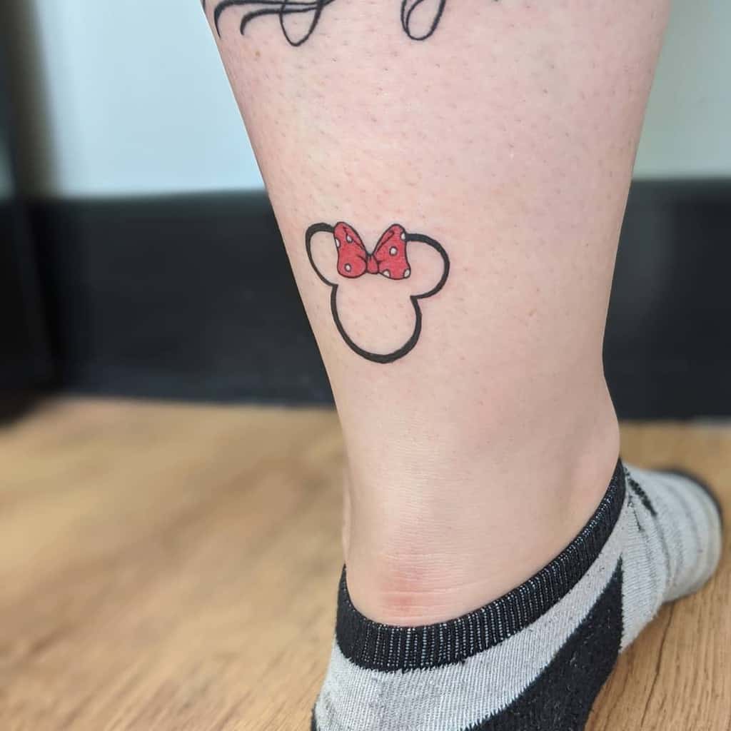 Petits tatouages de cheville Disney sarahhayestattoos