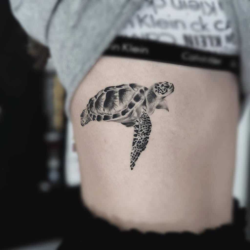 Tatouages de petites tortues noires tattoosbykelsey