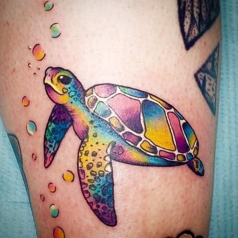 Tatouages de petites tortues colorées beelee_tattoos