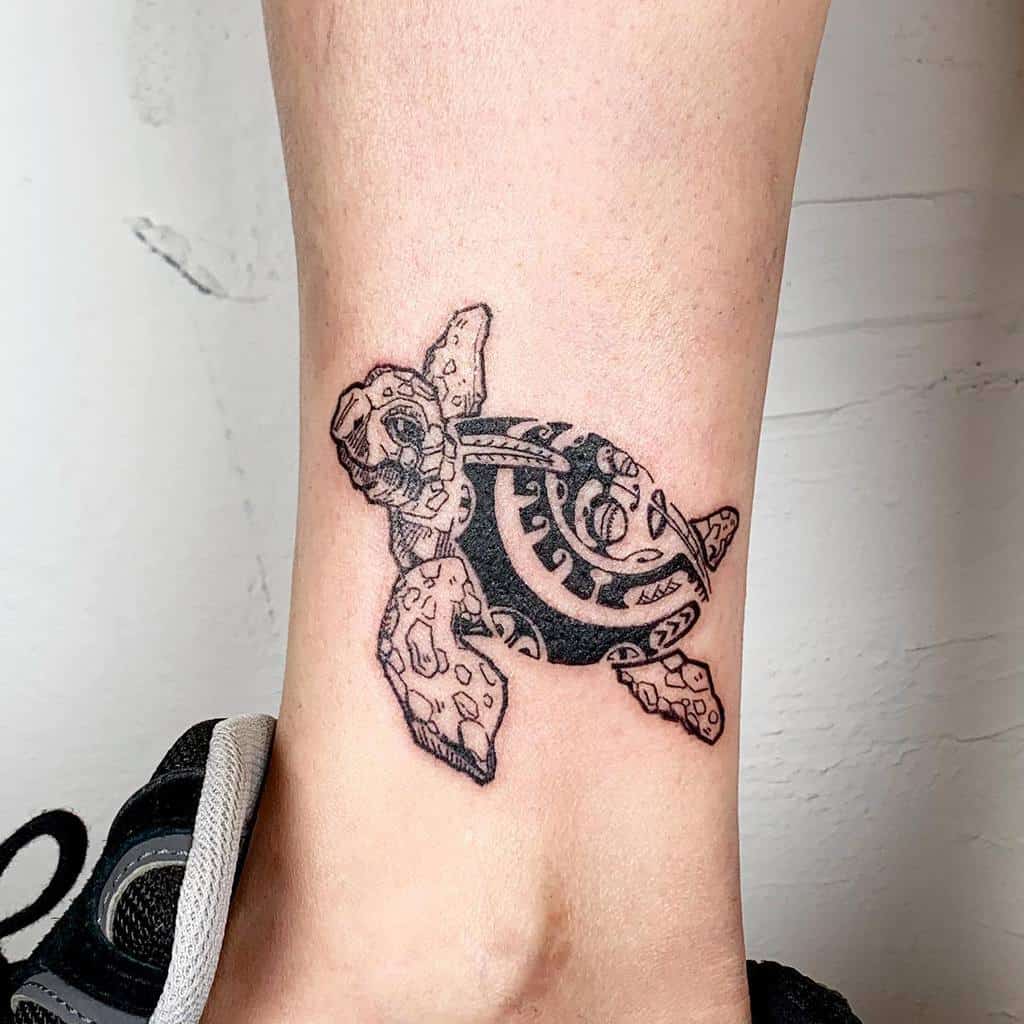 Tatouages de petites tortues à la cheville fenceink_liro_tattoo