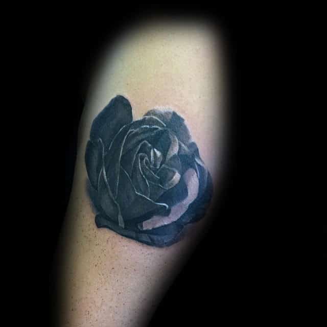 Tatouages de roses simples blackwork