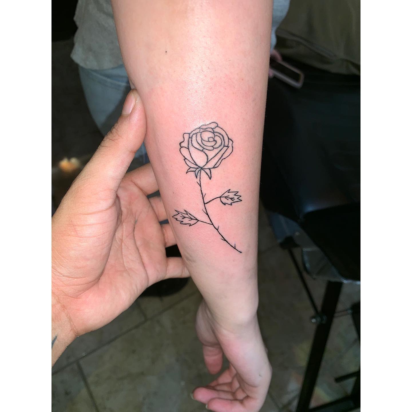 test de tatouage à la rose simple de lineworksujet.13