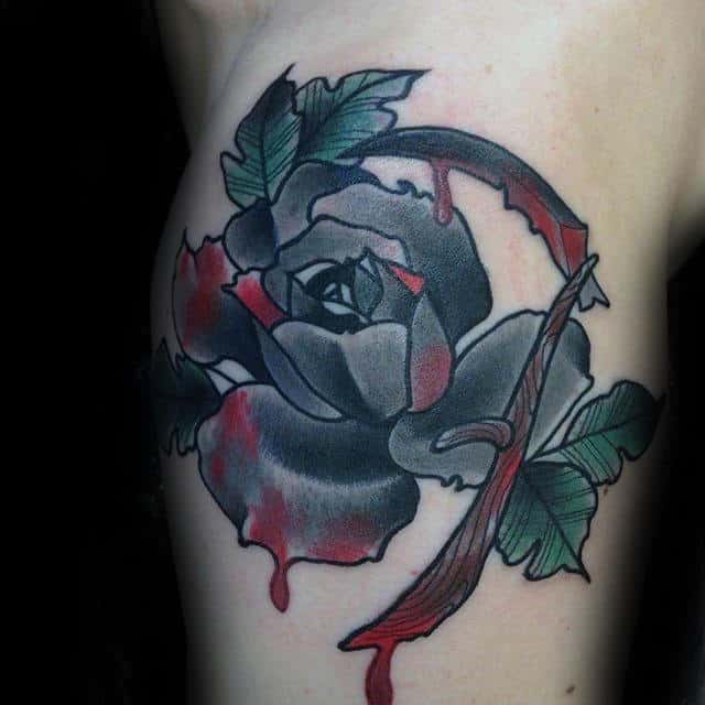 Tatouages simples à l'aquarelle et à la rose