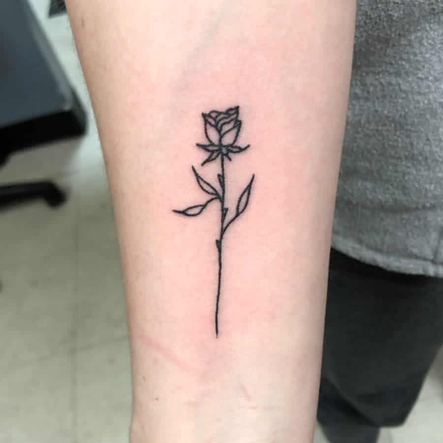 petite litanie minimaliste de tatouages à la rose simple