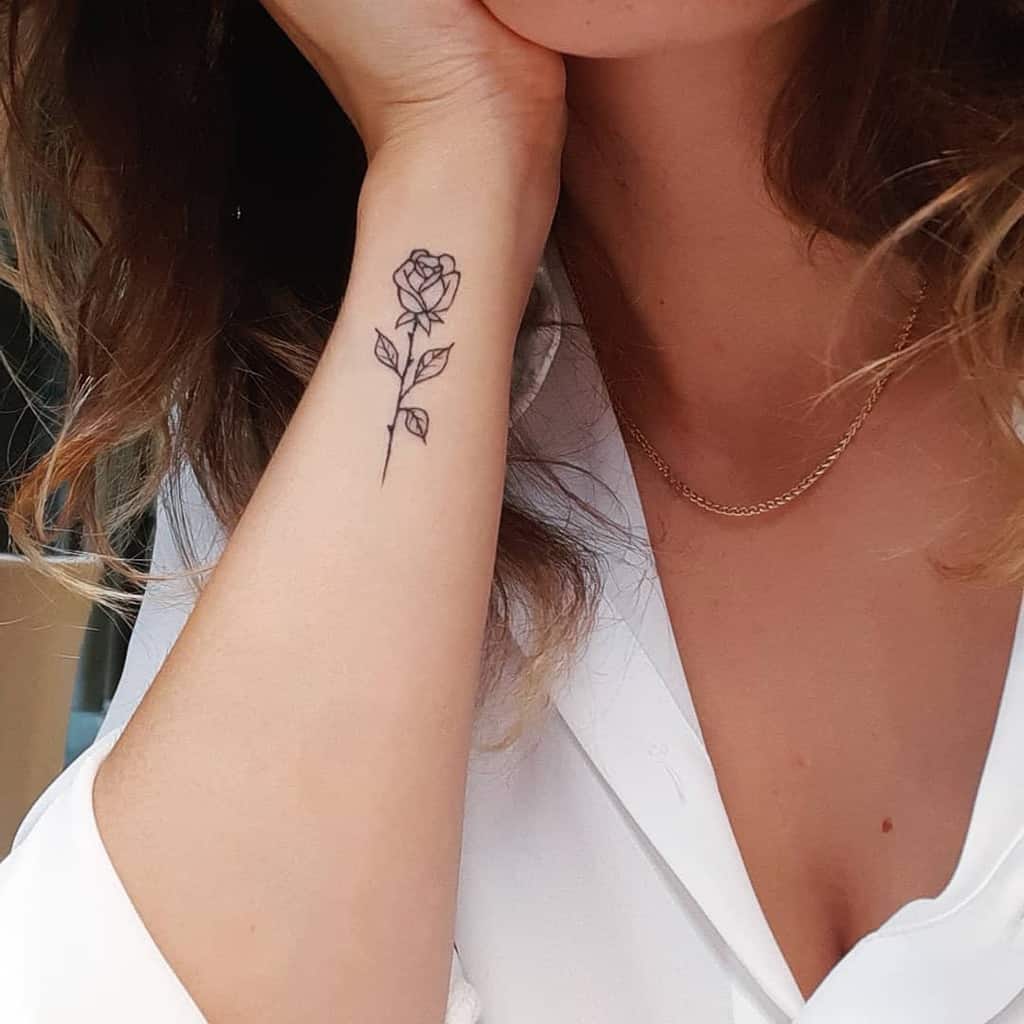 poignet simple rose tatouages rose_.la
