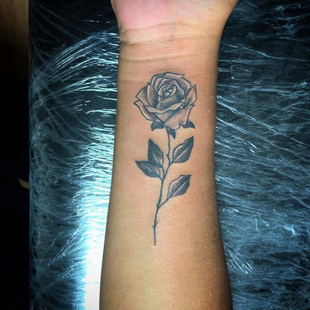 poignet simple rose tatouages ogtattoo_s1lent